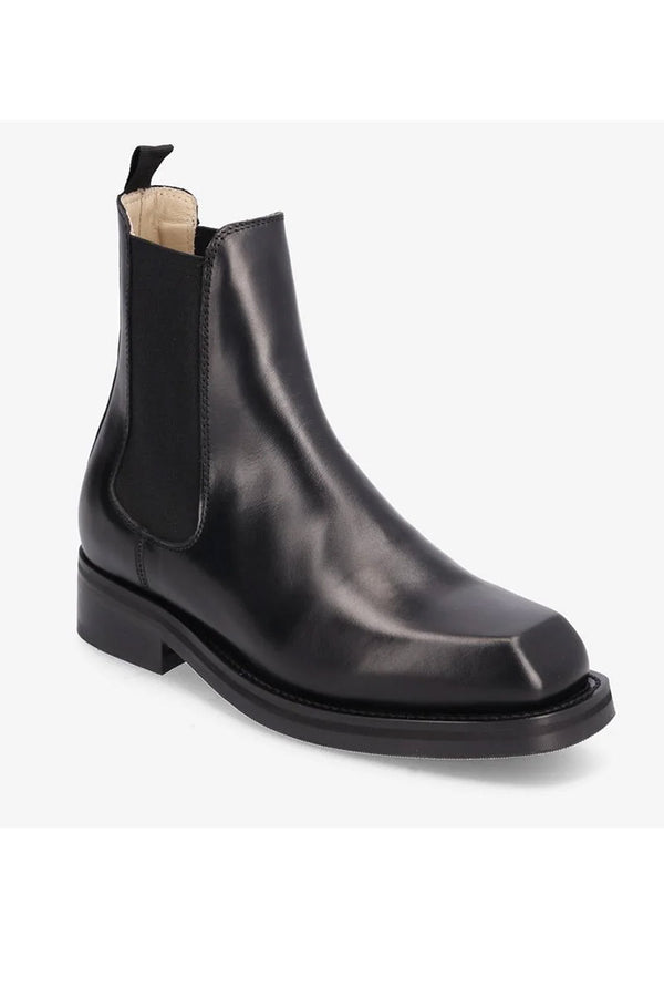 Saga Leather Chelsea Boot Black