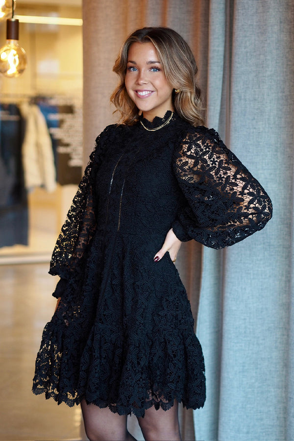 Silja Embroidery Short Dress Solid Black